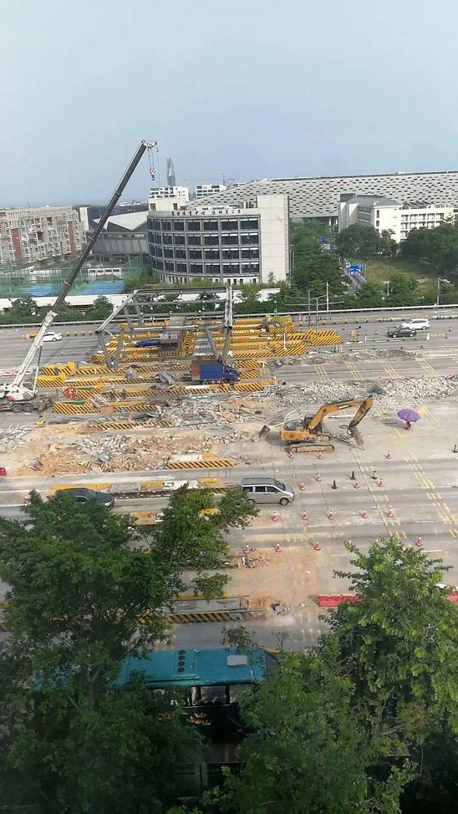 2019-3深圳大小梅沙等收費(fèi)站拆除，鹽壩高速公路實(shí)行免費(fèi)通行.JPG